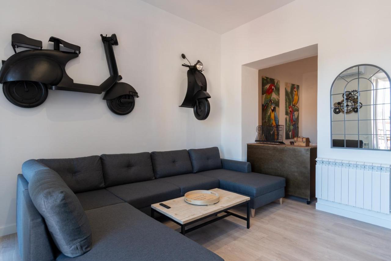 Plaza Mayor Groups By Monaro***** Madrid Exterior photo